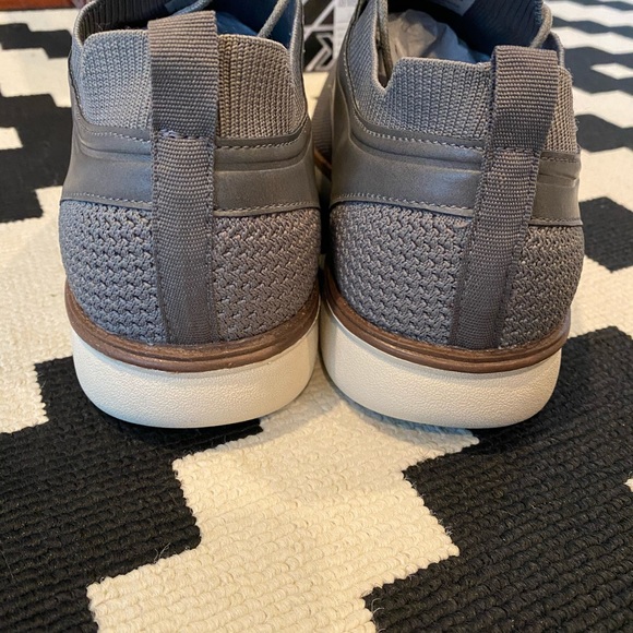 Men’s causal shoe. - Picture 2 of 4